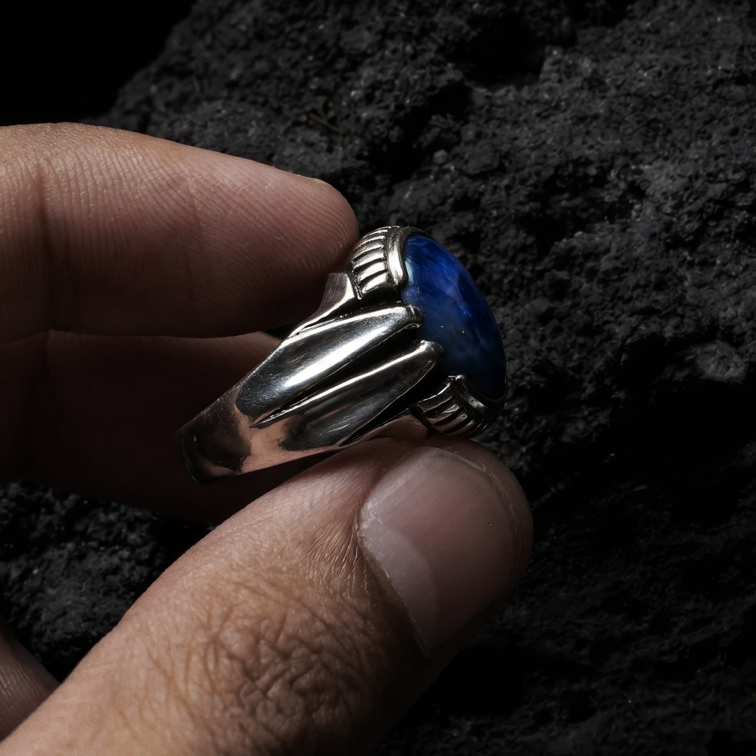 Thunder Vein (Sapphire Gemstone)